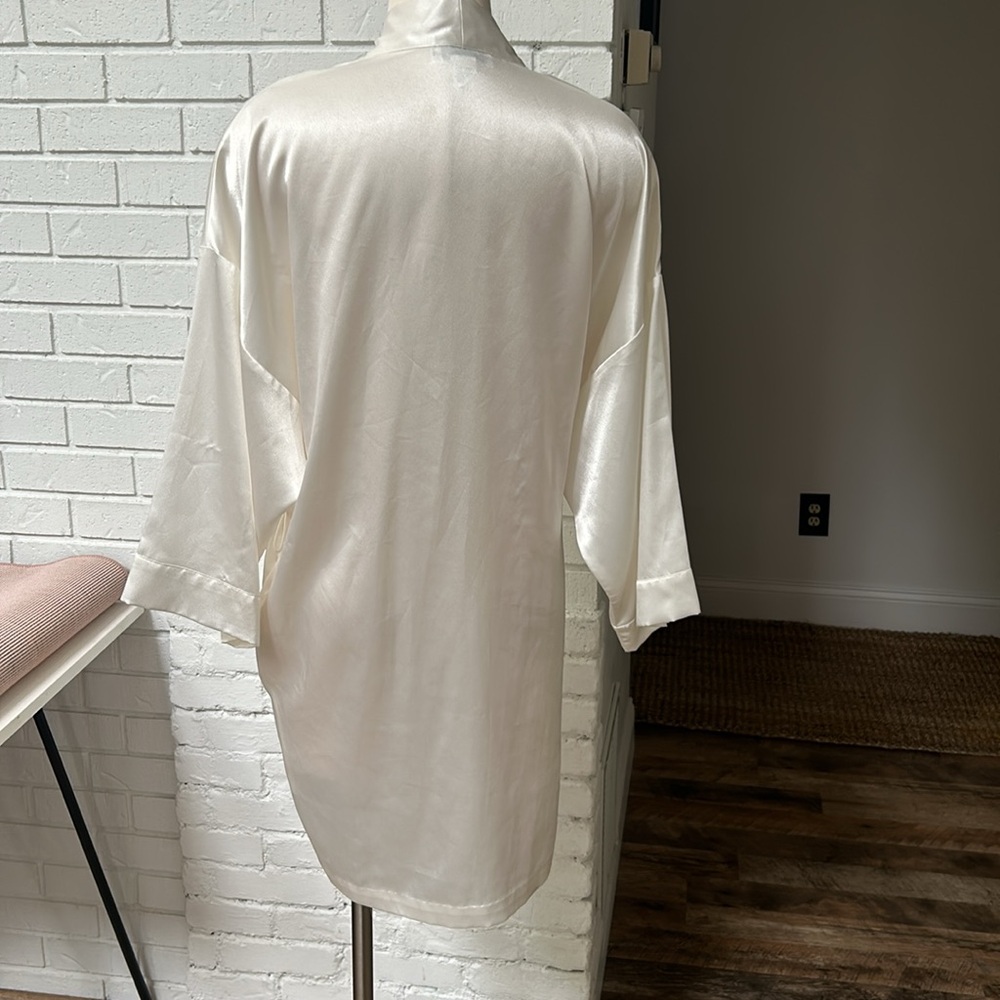 Vintage Dior Robe - Picture 9 of 14